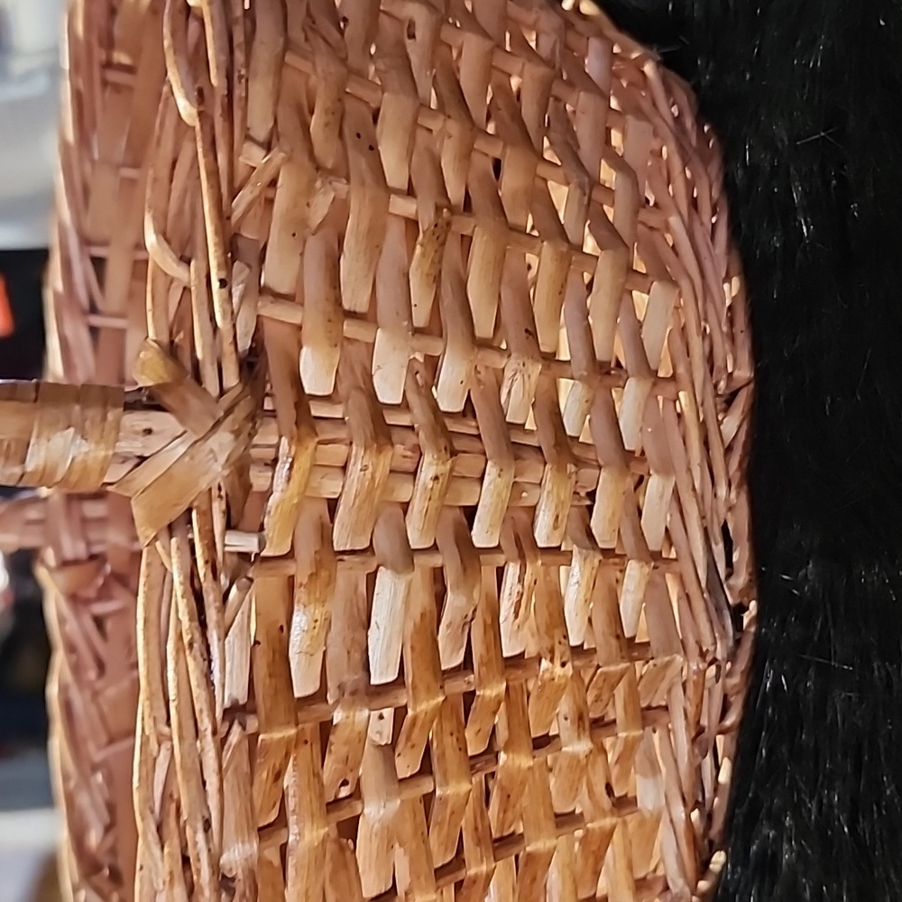 Woven Basket with Handle. VINTAGE OVAL SHAPED. - Picture 2 of 5